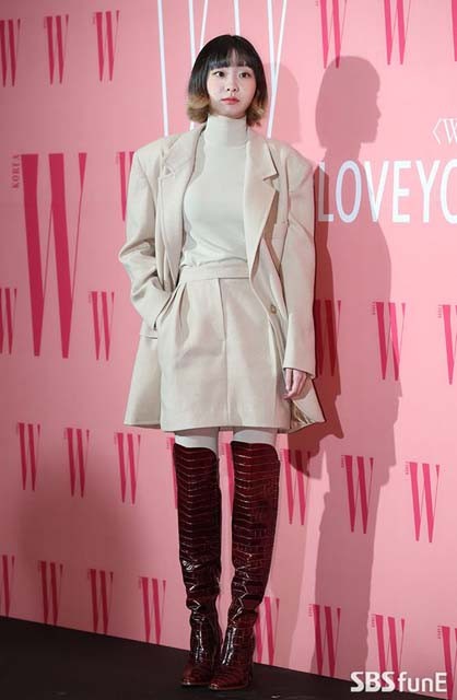 แฟชั่นสไตล์ คิมดามี itaewon class สาวหมวยสุดมั่นกับผมสั้น Dip Dye Hair มาแต่งตามกันเถอะ! แฟชั่นสไตล์ คิมดามี itaewon class สาวหมวยสุดมั่นกับผมสั้น Dip Dye Hair มาแต่งตามกันเถอะ!