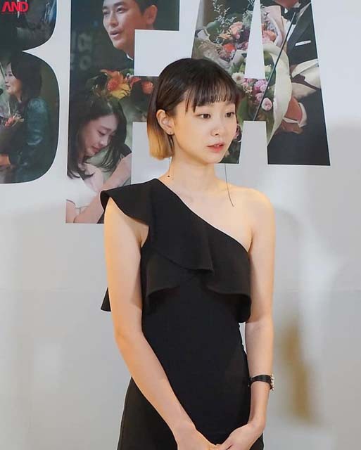 แฟชั่นสไตล์ คิมดามี itaewon class สาวหมวยสุดมั่นกับผมสั้น Dip Dye Hair มาแต่งตามกันเถอะ! แฟชั่นสไตล์ คิมดามี itaewon class สาวหมวยสุดมั่นกับผมสั้น Dip Dye Hair มาแต่งตามกันเถอะ!