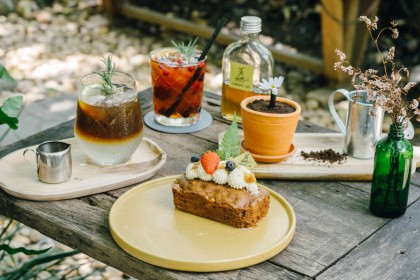 Flowerpot Cafe คาเฟ่ในสวนสุดร่มรื่น สไตล์โฮมมี่