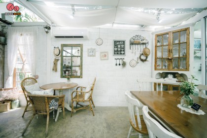 ร้านนิยาย คาเฟ่วินเทจสไตล์อังกฤษ บรรยากาศสวยหวานเหนือจินตนาการ