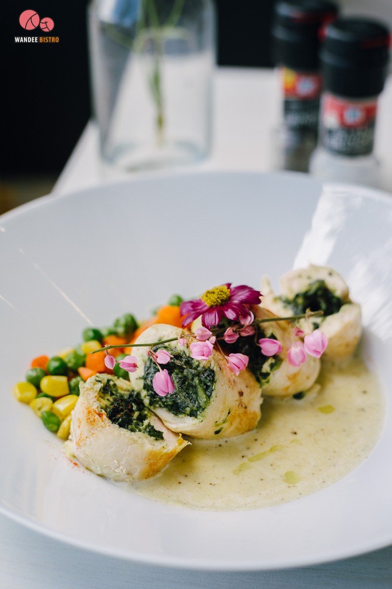 Boonta Flowers & Cafe คาเฟ่ดอกไม้เอาใจสายฟรุ้งฟริ้ง