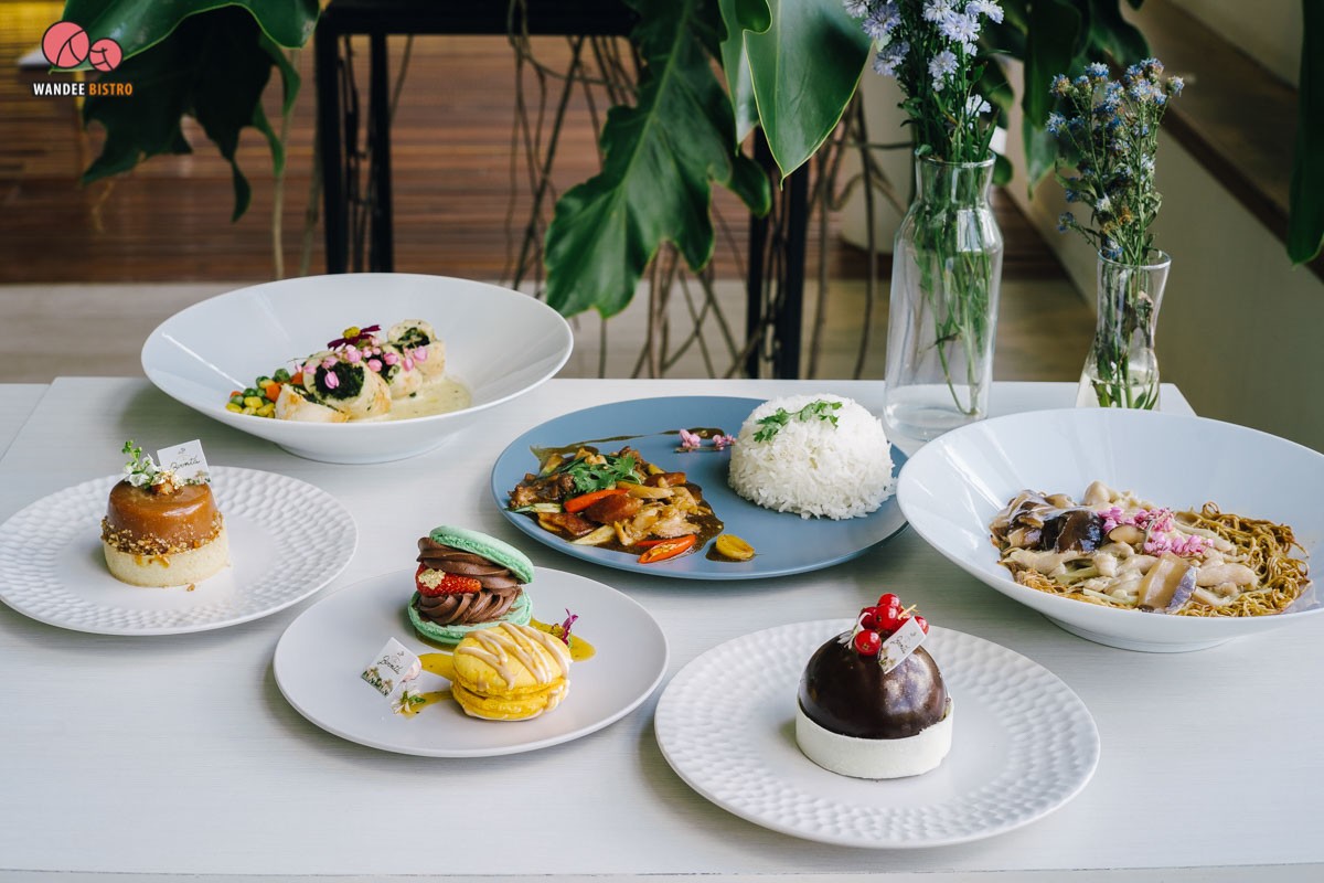 Boonta Flowers & Cafe คาเฟ่ดอกไม้เอาใจสายฟรุ้งฟริ้ง