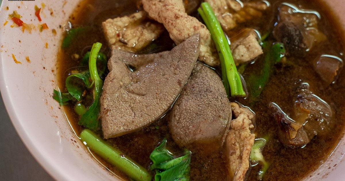 กุหลาบก๋วยเตี๋ยวหมูตุ๋นน้ำตก