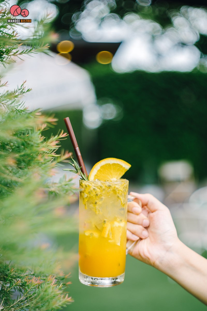 Varvana a Café & Bar คาเฟ่สไตล์ทรอปิคอลสุดร่มรื่น