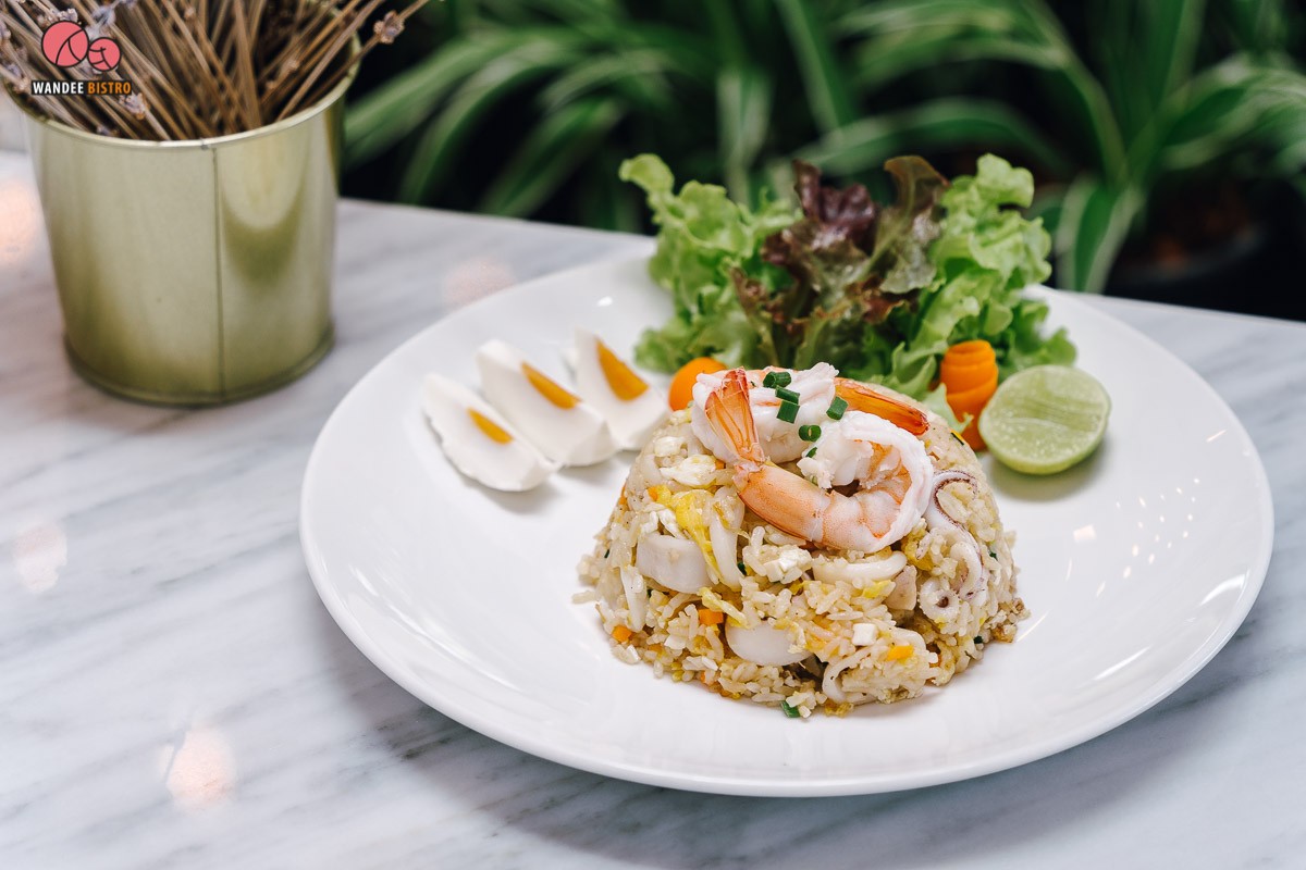 Varvana a Café & Bar คาเฟ่สไตล์ทรอปิคอลสุดร่มรื่น