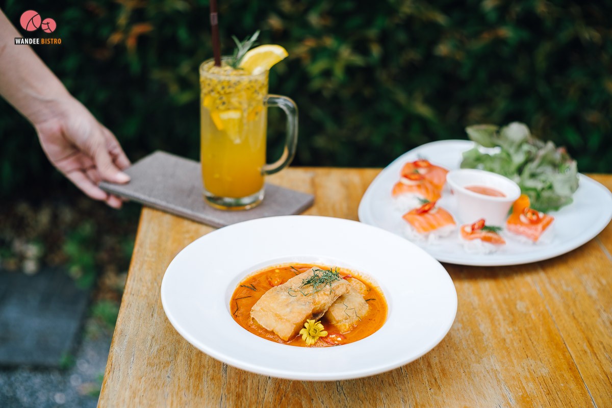 Varvana a Café & Bar คาเฟ่สไตล์ทรอปิคอลสุดร่มรื่น