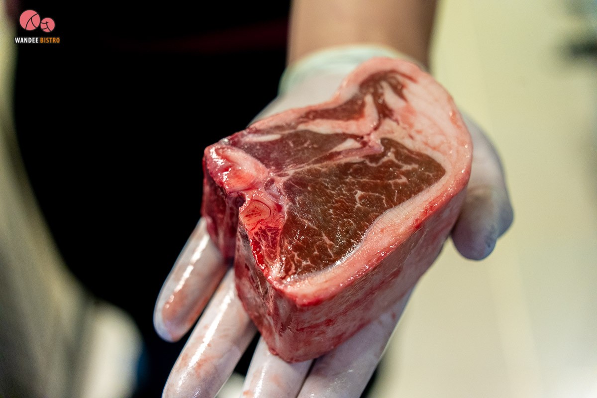 สเต๊กพรีเมียมรสชาติเยี่ยมที่ Medium Rare & Wine