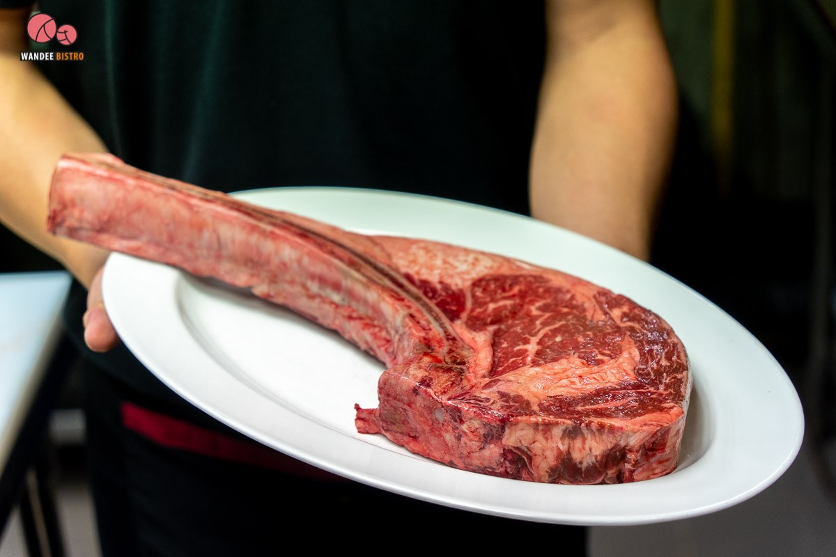 สเต๊กพรีเมียมรสชาติเยี่ยมที่ Medium Rare & Wine