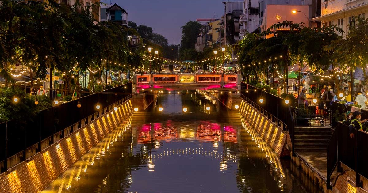 ถนนคนเดินตลาดคลองโอ่งอ่าง Street Art สุดแนว