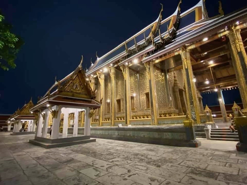 วัดพระแก้ว เปิดให้กราบสักการะกลางคืน 1 - 6 ธันวาคม 2563