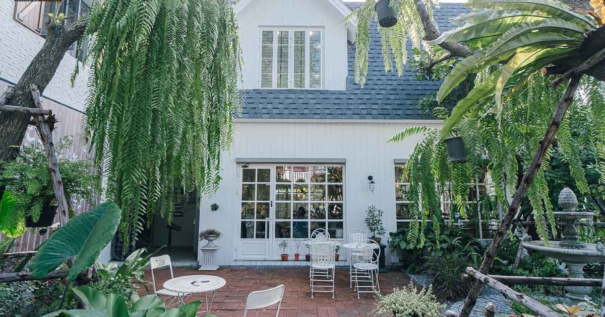 Roof Republic คาเฟ่สไตล์โรงนาอังกฤษท่ามกลางสวนสวย