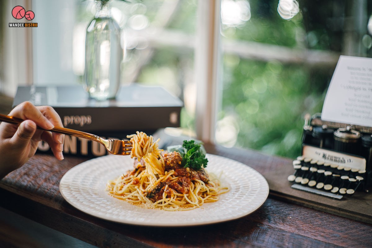 Roof Republic คาเฟ่สไตล์โรงนาอังกฤษท่ามกลางสวนสวย