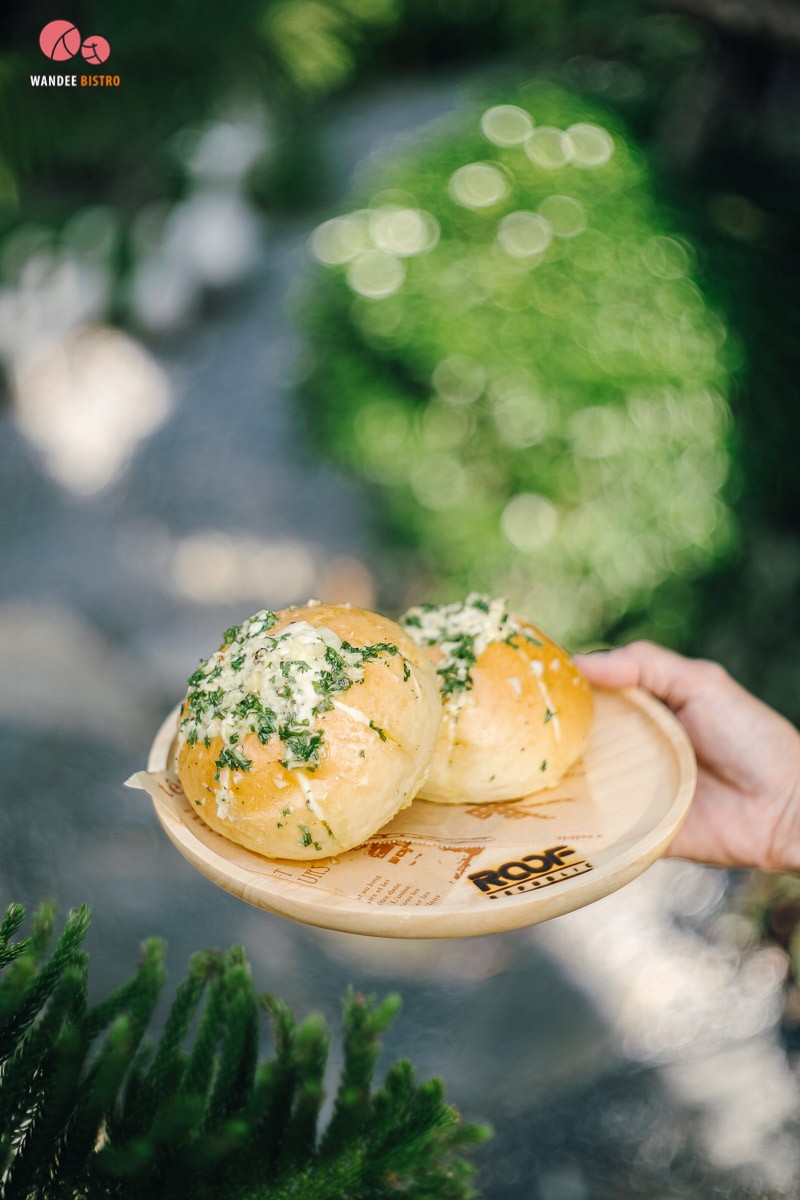 Roof Republic คาเฟ่สไตล์โรงนาอังกฤษท่ามกลางสวนสวย