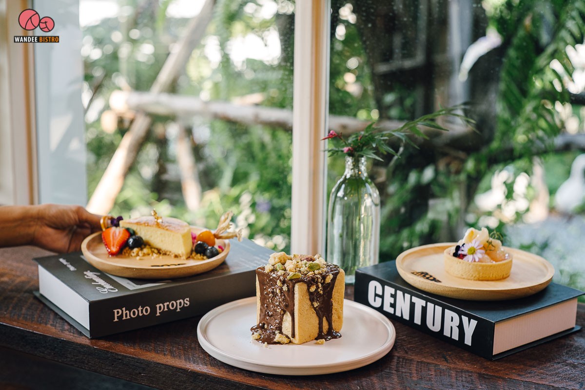 Roof Republic คาเฟ่สไตล์โรงนาอังกฤษท่ามกลางสวนสวย