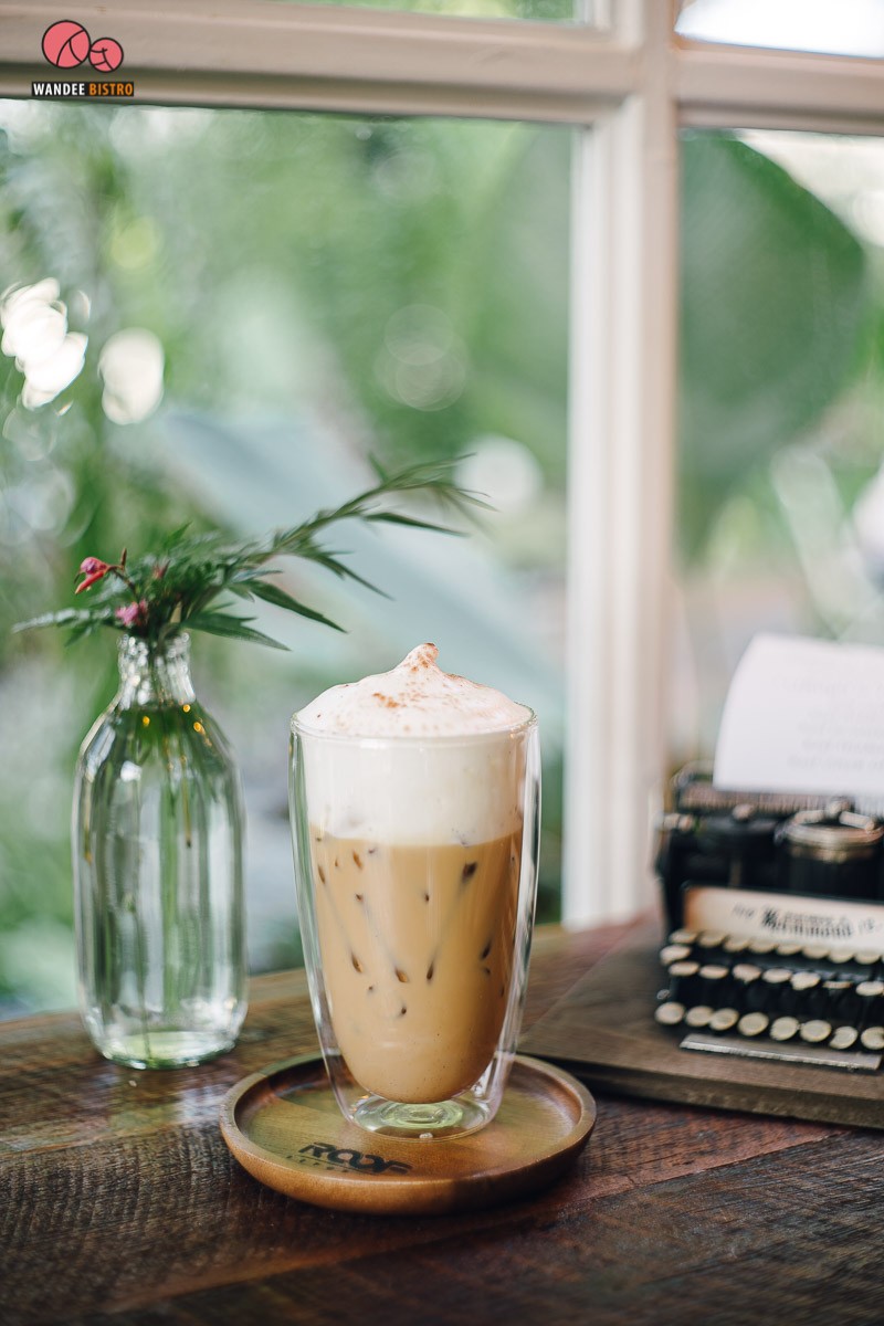 Roof Republic คาเฟ่สไตล์โรงนาอังกฤษท่ามกลางสวนสวย