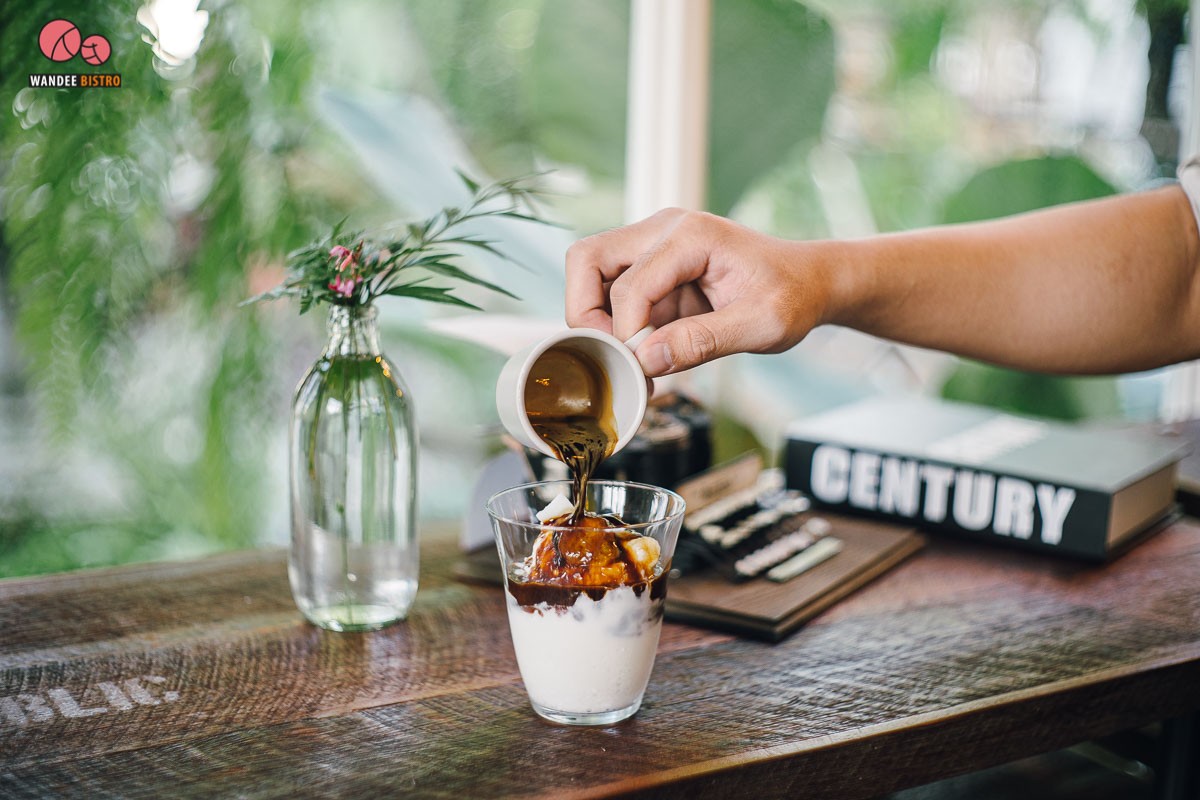 Roof Republic คาเฟ่สไตล์โรงนาอังกฤษท่ามกลางสวนสวย