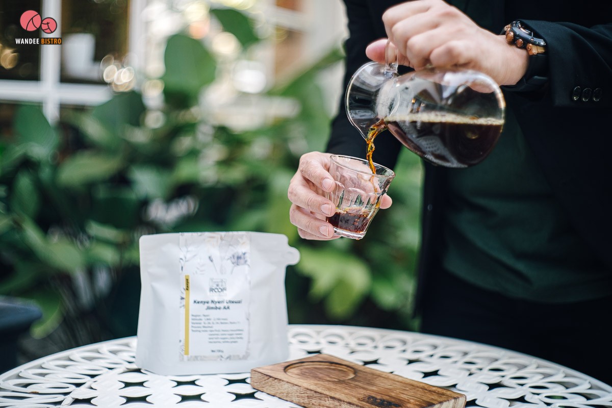 Roof Republic คาเฟ่สไตล์โรงนาอังกฤษท่ามกลางสวนสวย