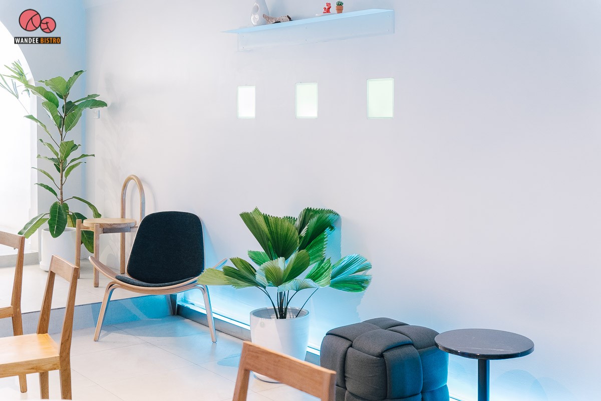 Bless Bar Café คาเฟ่สีขาวเอาใจสายมินิมอล