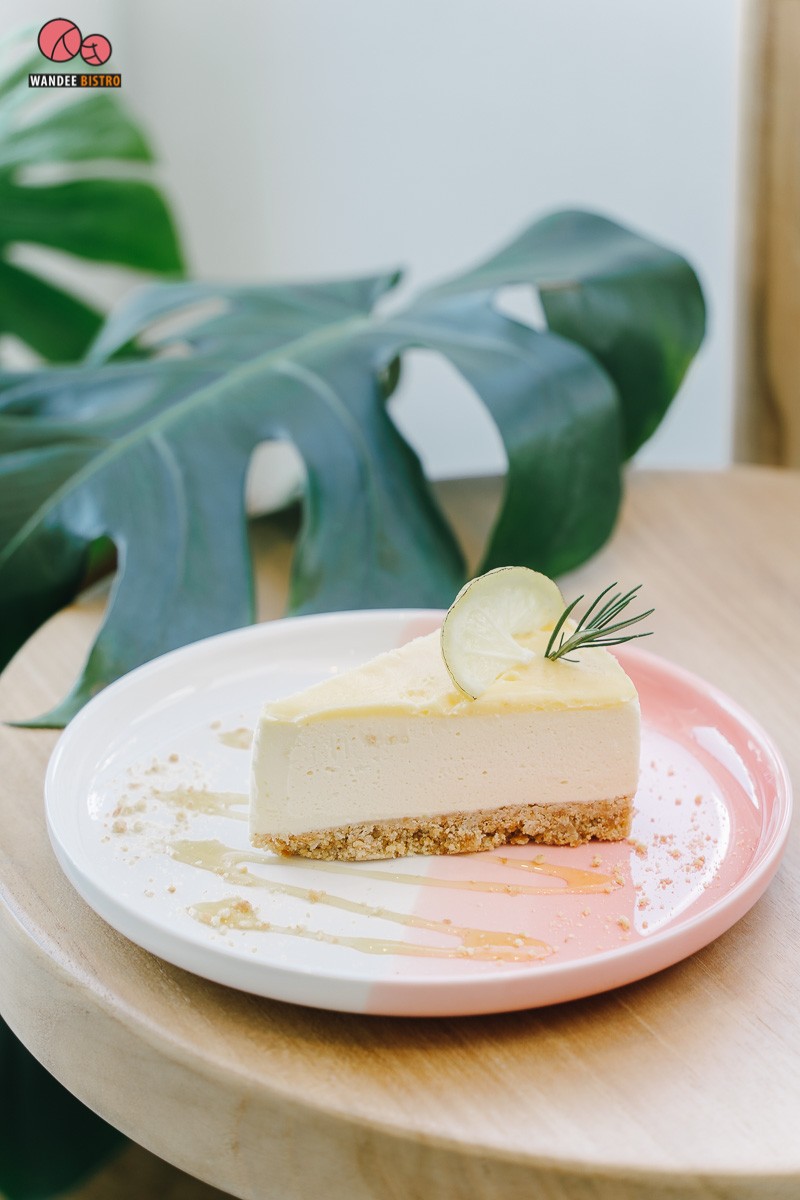 Bless Bar Café คาเฟ่สีขาวเอาใจสายมินิมอล