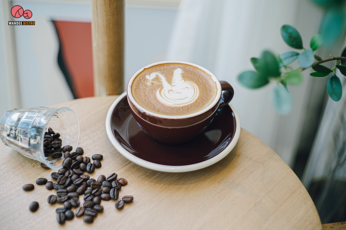 Bless Bar Café คาเฟ่สีขาวเอาใจสายมินิมอล