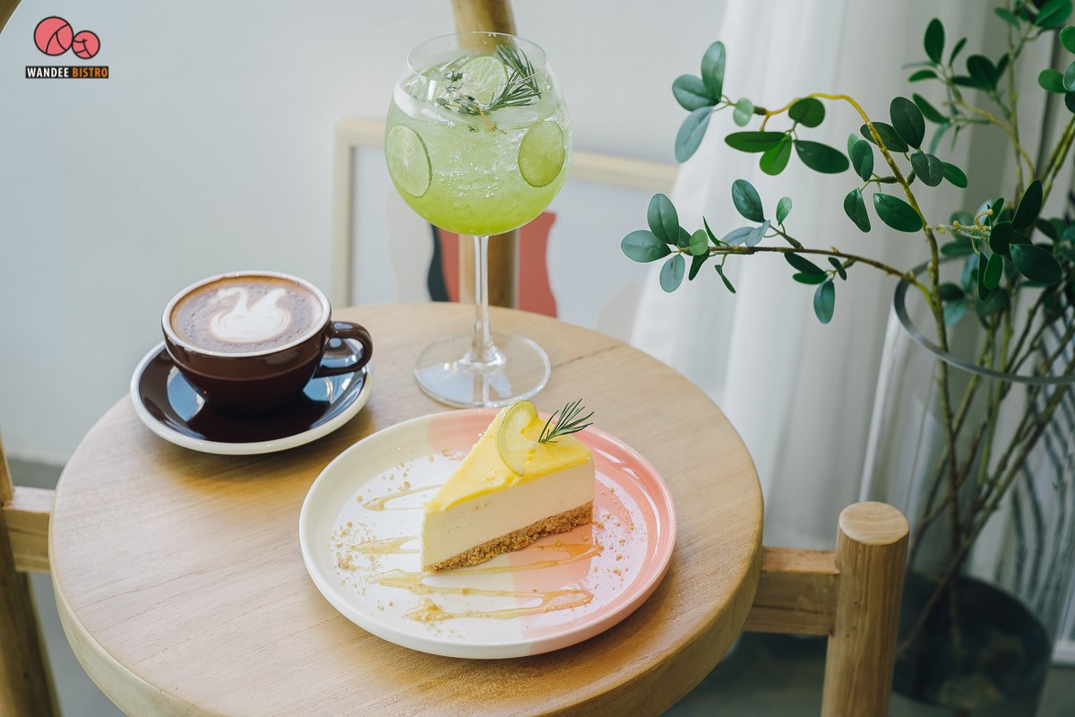 Bless Bar Café คาเฟ่สีขาวเอาใจสายมินิมอล