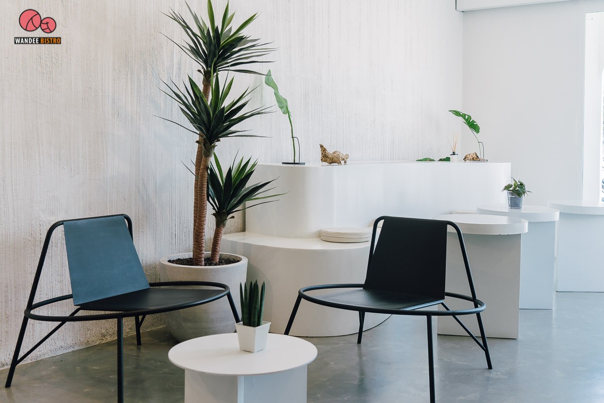 Bless Bar Café คาเฟ่สีขาวเอาใจสายมินิมอล