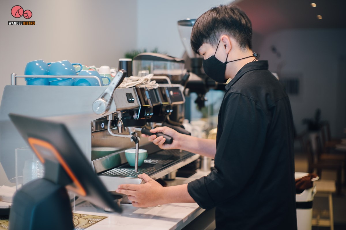 Bless Bar Café คาเฟ่สีขาวเอาใจสายมินิมอล