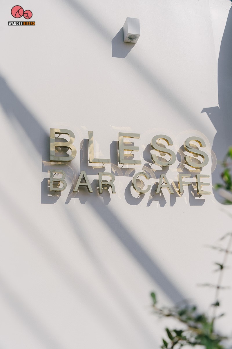 Bless Bar Café คาเฟ่สีขาวเอาใจสายมินิมอล