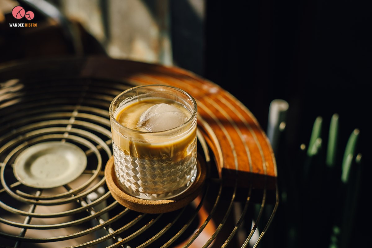 Mother Roaster บาริสต้าวัยเก๋ากับร้านกาแฟสุดคลาสสิค ย่านตลาดน้อย