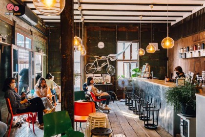 Mother Roaster บาริสต้าวัยเก๋ากับร้านกาแฟสุดคลาสสิค ย่านตลาดน้อย