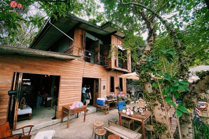 บ้านท่าน้ำนนท์ กินขนมหวานโบราณ เตี๋ยวเรือไม่อั้น บรรยากาศบ้านไม้ริมน้ำชิลๆ