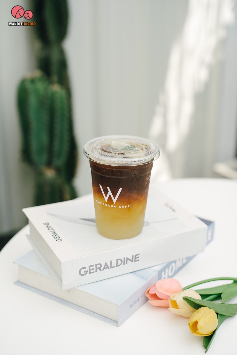 Wanichcha วณิชชา คาเฟ่เขาวงกต สไตล์มินิมอล ในพื้นที่สนามบอล