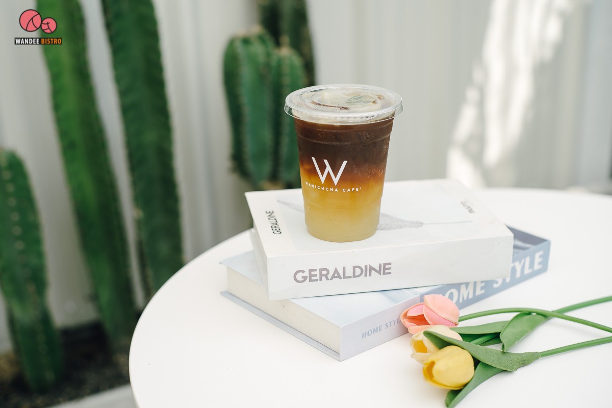 Wanichcha วณิชชา คาเฟ่เขาวงกต สไตล์มินิมอล ในพื้นที่สนามบอล