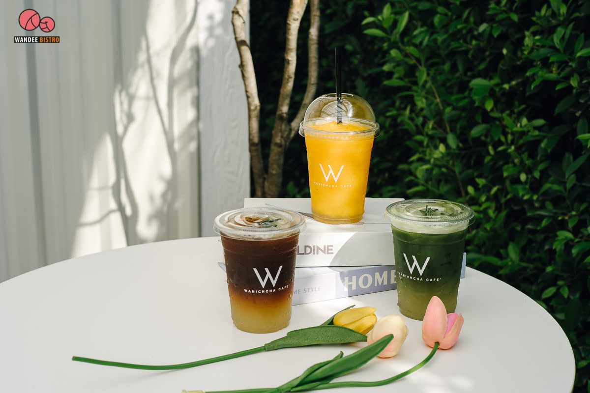 Wanichcha วณิชชา คาเฟ่เขาวงกต สไตล์มินิมอล ในพื้นที่สนามบอล