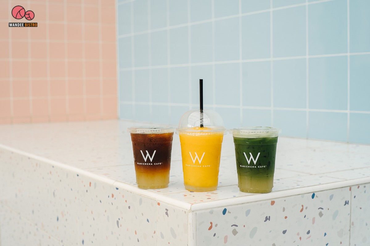 Wanichcha วณิชชา คาเฟ่เขาวงกต สไตล์มินิมอล ในพื้นที่สนามบอล