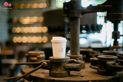 Easternglass Cafe จิบกาแฟ ช้อปปิ้งงานแก้ว คาเฟ่เท่ๆ ที่รีโนเวทจากโรงงานทำแก้วเก่าแก่