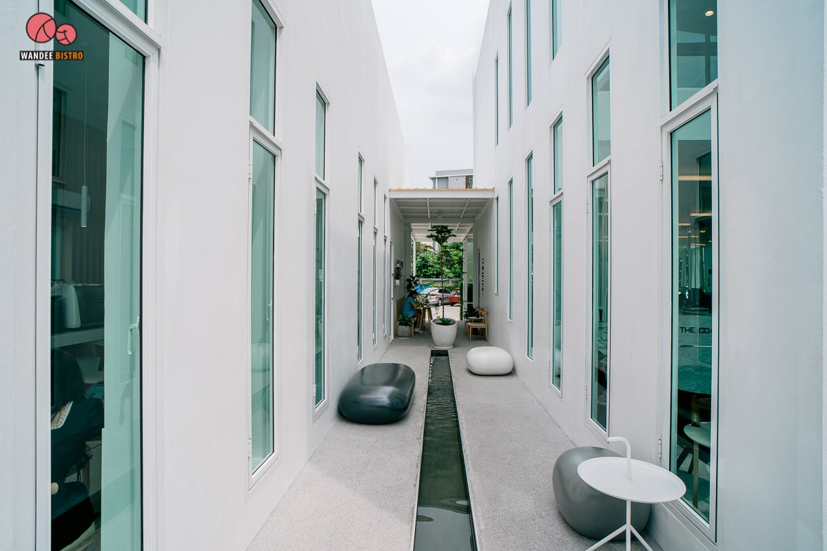 Coach House Cafe คาเฟ่สไตล์มินิมอล ย่านรามอินทรา มียิม มีเมนูออร์แกนิค มีมุมถ่ายรูปเยอะมาก