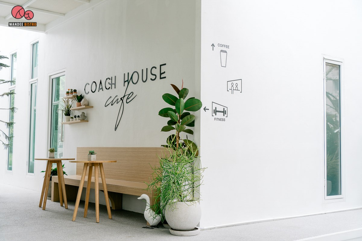Coach House Cafe คาเฟ่สไตล์มินิมอล ย่านรามอินทรา มียิม มีเมนูออร์แกนิค มีมุมถ่ายรูปเยอะมาก