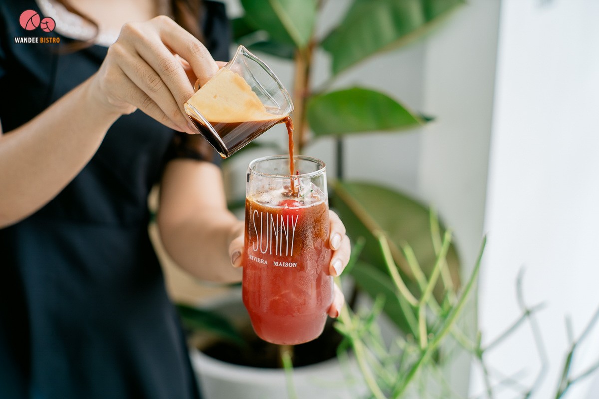 Coach House Cafe คาเฟ่สไตล์มินิมอล ย่านรามอินทรา มียิม มีเมนูออร์แกนิค มีมุมถ่ายรูปเยอะมาก