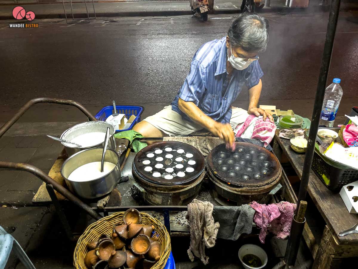 ขนมครกคุณน้อยบ้านหม้อ สูตรโบราณทาชันในเบ้าขนมครก
