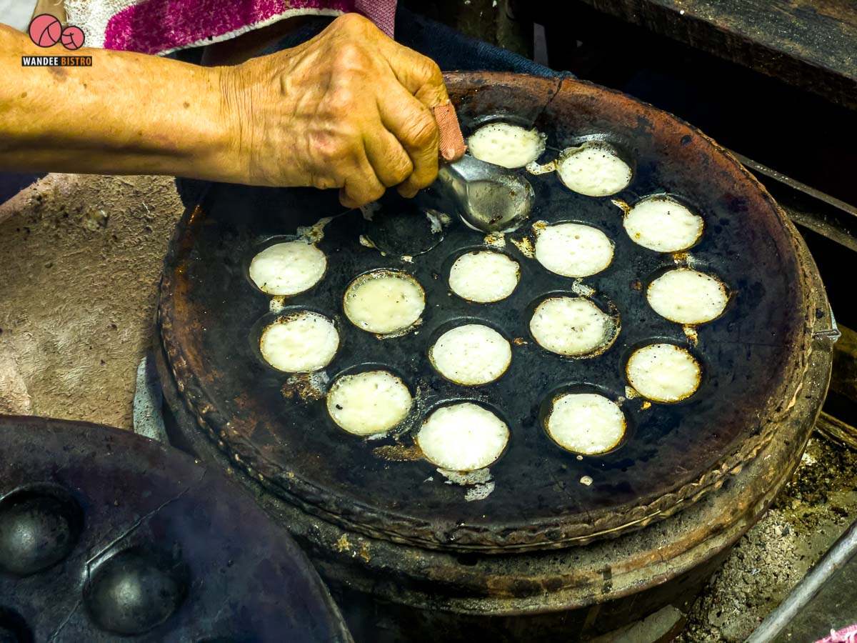 ขนมครกคุณน้อยบ้านหม้อ สูตรโบราณทาชันในเบ้าขนมครก