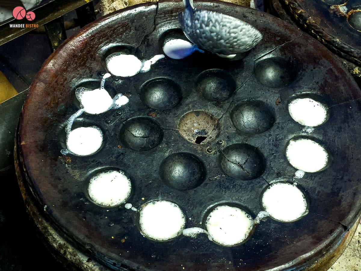 ขนมครกคุณน้อยบ้านหม้อ สูตรโบราณทาชันในเบ้าขนมครก