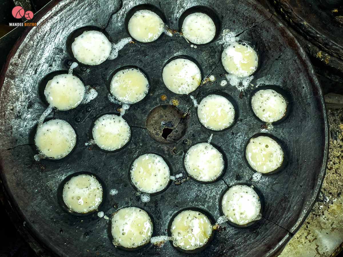 ขนมครกคุณน้อยบ้านหม้อ สูตรโบราณทาชันในเบ้าขนมครก