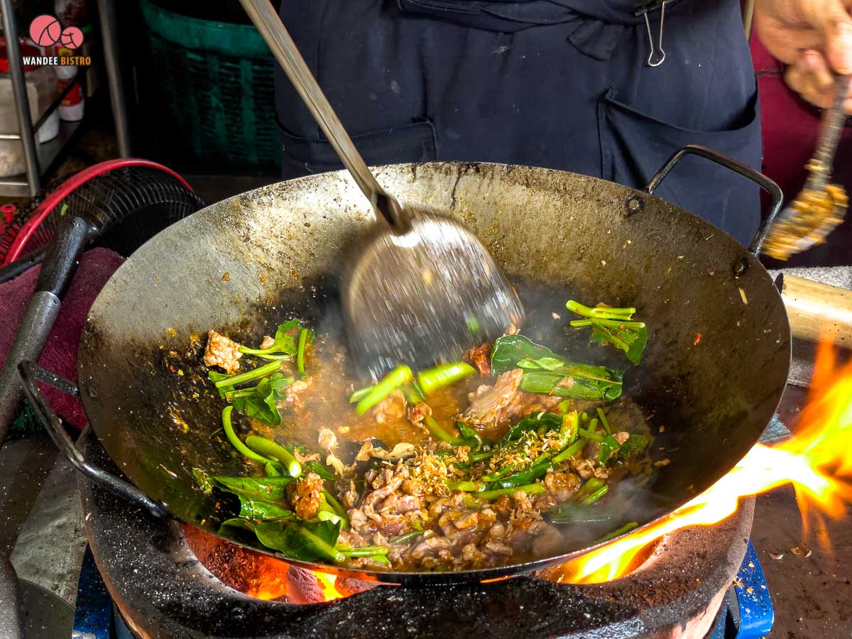 ไท้เฮงหลี อาหารตามสั่งจากเตาถ่านหอมๆ …ร้านเก่าแก่ย่านบ้านหม้อ