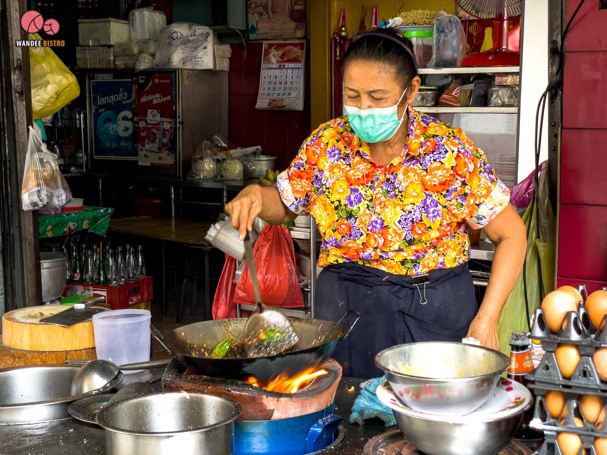 ไท้เฮงหลี อาหารตามสั่งจากเตาถ่านหอมๆ …ร้านเก่าแก่ย่านบ้านหม้อ