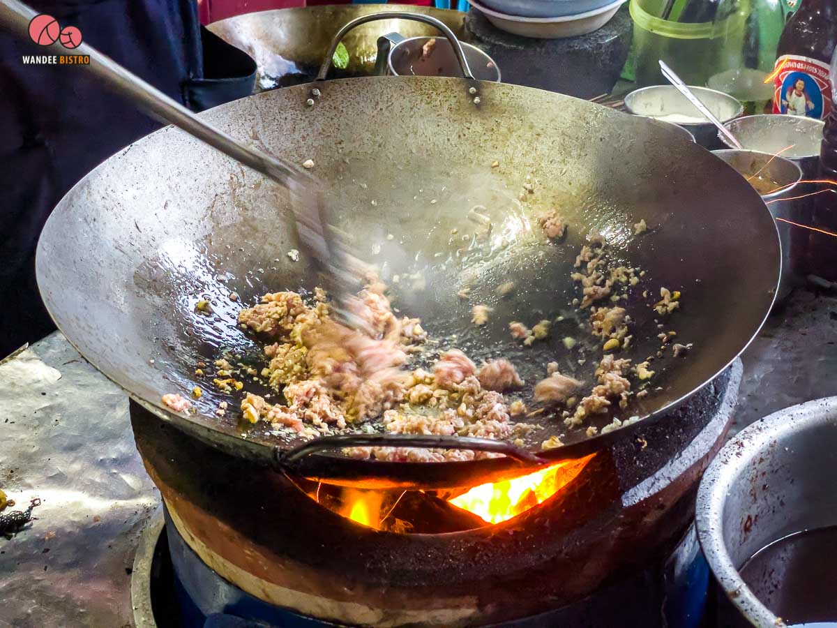 ไท้เฮงหลี อาหารตามสั่งจากเตาถ่านหอมๆ …ร้านเก่าแก่ย่านบ้านหม้อ