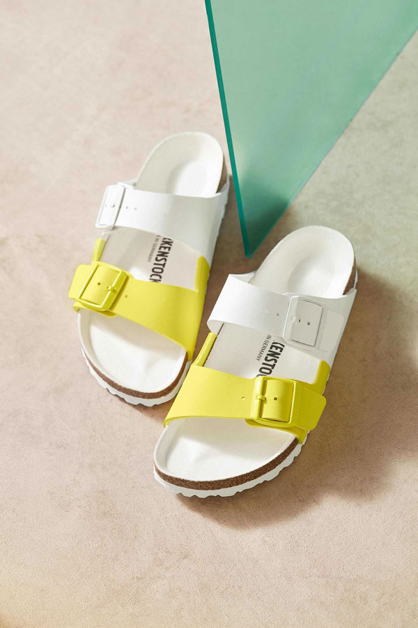 Birkenstock New Shades of Arizona ลวดลายกราฟิกมาผสมผสานสีพาสเทล