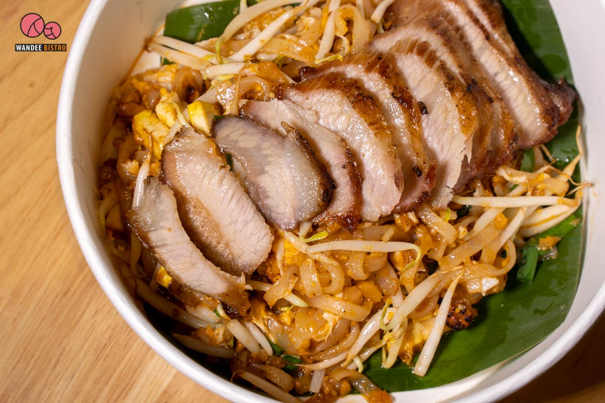 ผัดไทยแม่ทองใบ กุ้งตัวใหญ่สะใจ รสชาติแบบสูตรโบราณ