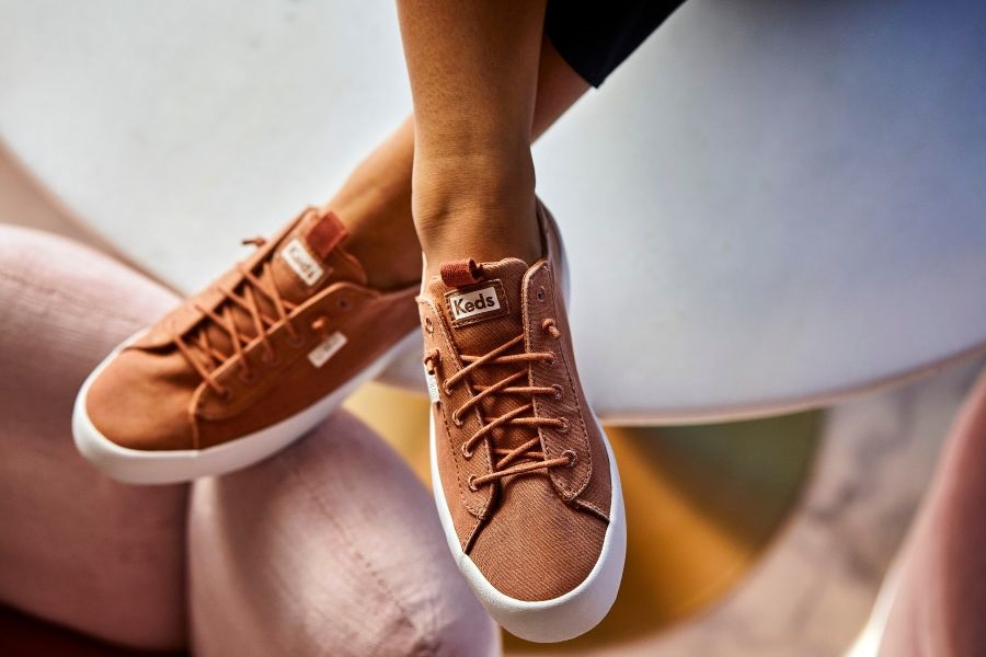 4 จุดเด่นน่าครอบครอง! Keds คอลเลคชั่นใหม่ Kickback ใส่นุ่มสบายฝ่าเท้า แต่มีความทนทานขั้นสุด