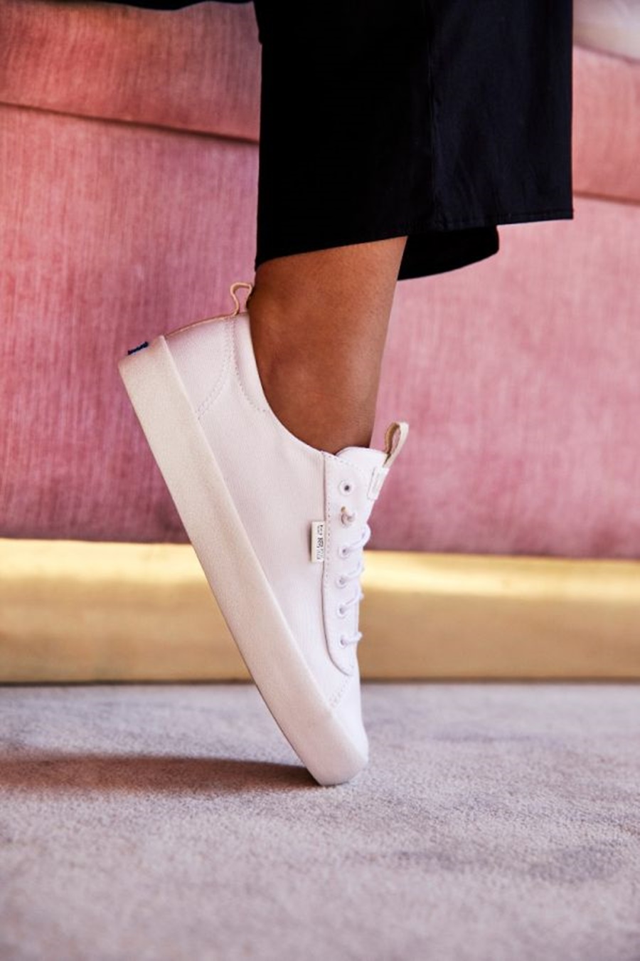 4 จุดเด่นน่าครอบครอง! Keds คอลเลคชั่นใหม่ Kickback ใส่นุ่มสบายฝ่าเท้า แต่มีความทนทานขั้นสุด